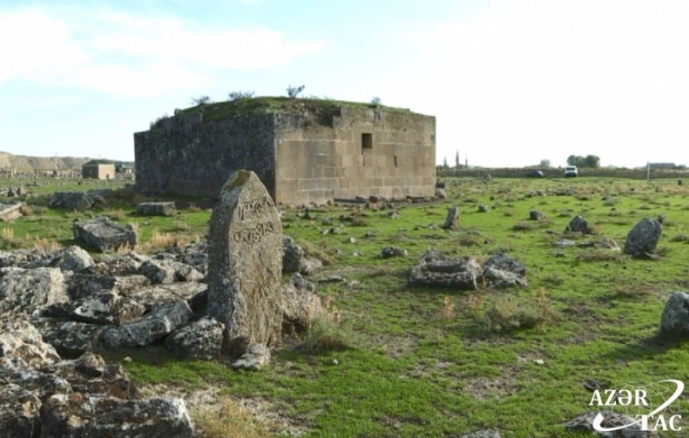 Hacıqabuldakı qədim məzarlıq və “Uçuq Pir”in tədqiqata ehtiyacı var