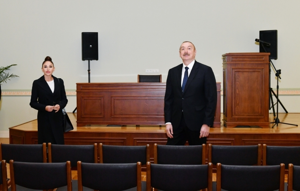 Präsident Ilham Aliyev und First Lady Mehriban Aliyeva besuchen Zentrum für Kinder- und Jugendentwicklung in Baku