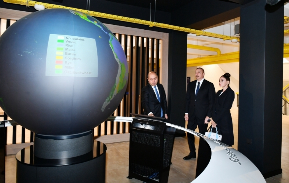 Präsident Ilham Aliyev und First Lady Mehriban Aliyeva weihen “Innovationszentrum STEAM“ in Baku ein