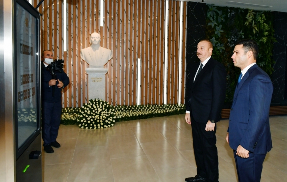 Президент Ильхам Алиев принял участие в открытии «Бакинского дома МСБ»