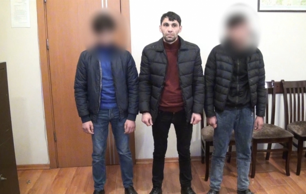 Odlu silah və pul müqabilində narkokuryerlik edənlər tutuldu