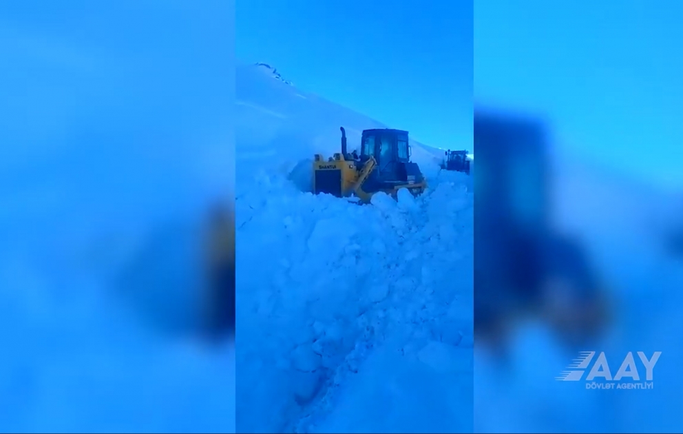 Kəlbəcər rayonunda yolların qardan və buzdan təmizlənməsi istiqamətində işlər aparılır