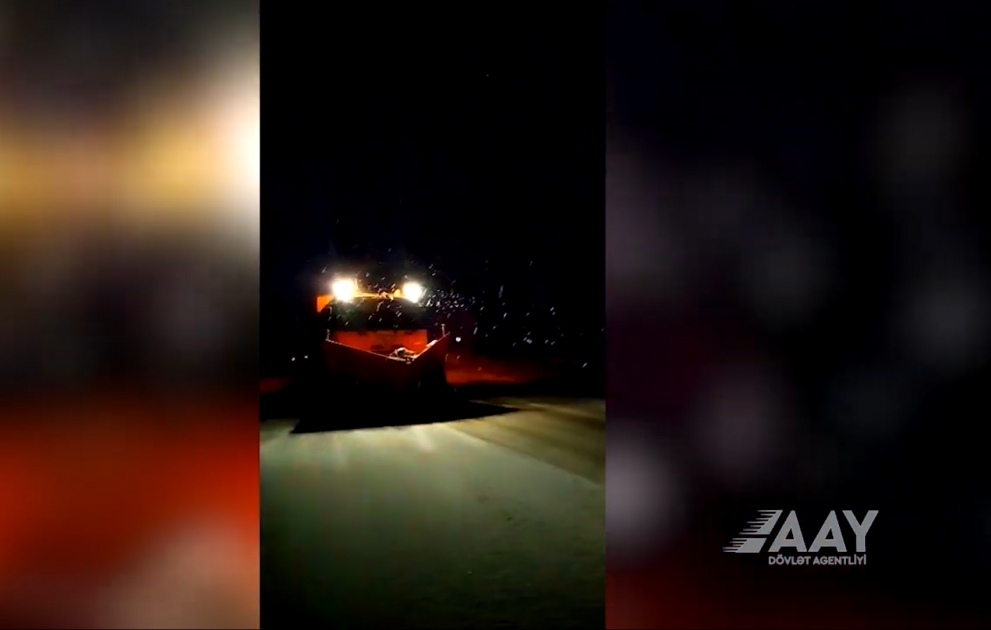 Zəfər yolunda gecə boyu buzlaşmaya qarşı tədbirlər görülüb