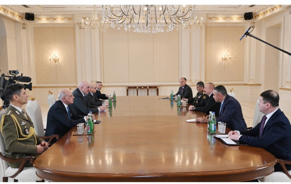 President Ilham Aliyev received defense minister of Italy