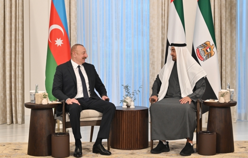 Präsident Ilham Aliyev trifft sich mit dem Präsidenten der Vereinigten Arabischen Emirate