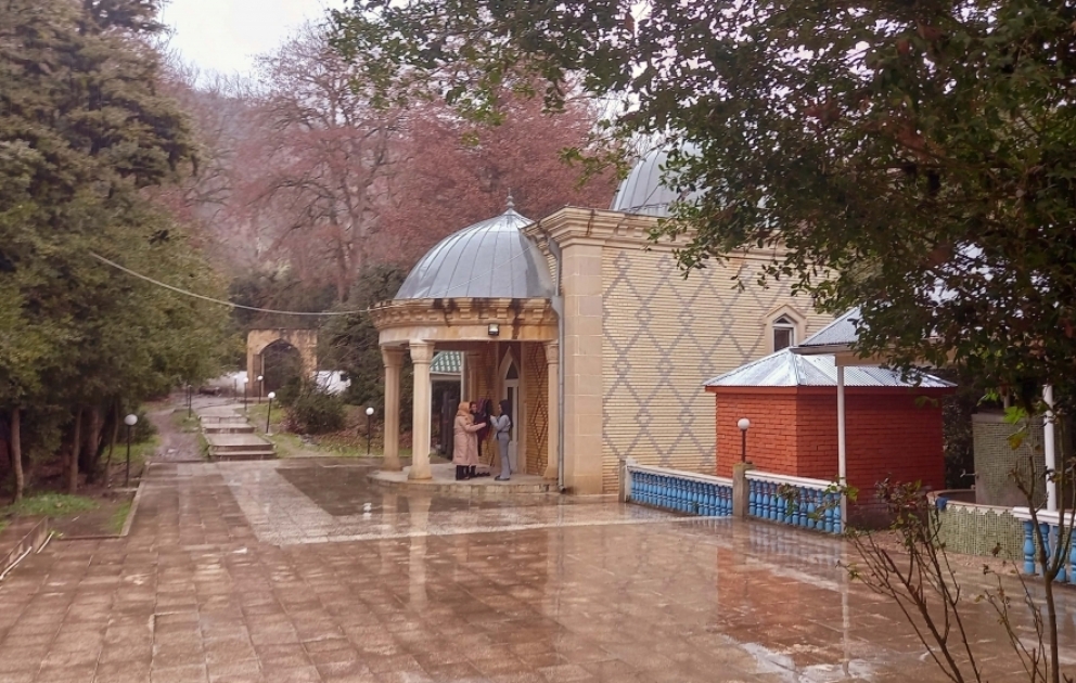 Orta əsrlərin yadigarı olan Bobogil türbəsi