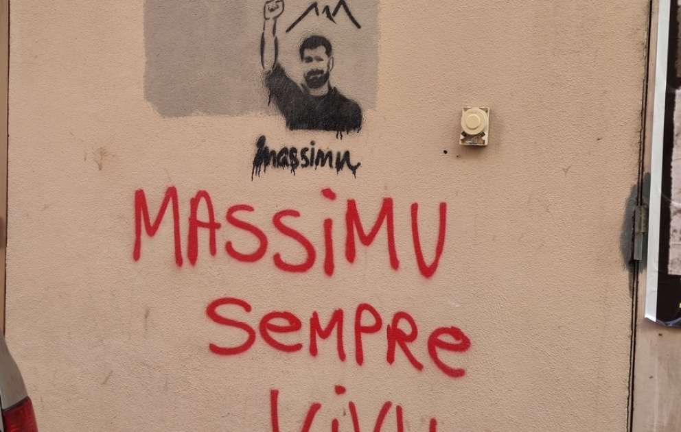 Korsikalılar kimliklərinin bir hissəsi olan ana dillərinin tanınmasını tələb edirlər