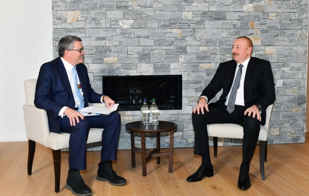 Prezident İlham Əliyevin Davosda “CISCO” şirkətinin qlobal innovasiyalar üzrə vitse-prezidenti ilə görüşü olub
