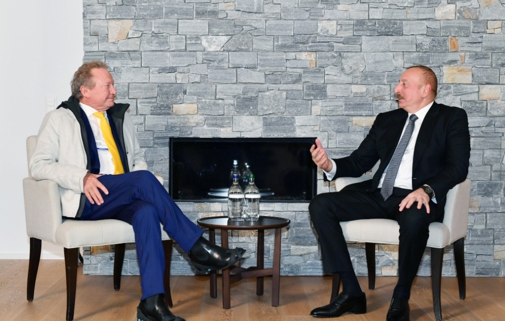 Präsident Ilham Aliyev trifft den Vorsitzenden von “Fortescue Future Industries“ in Davos