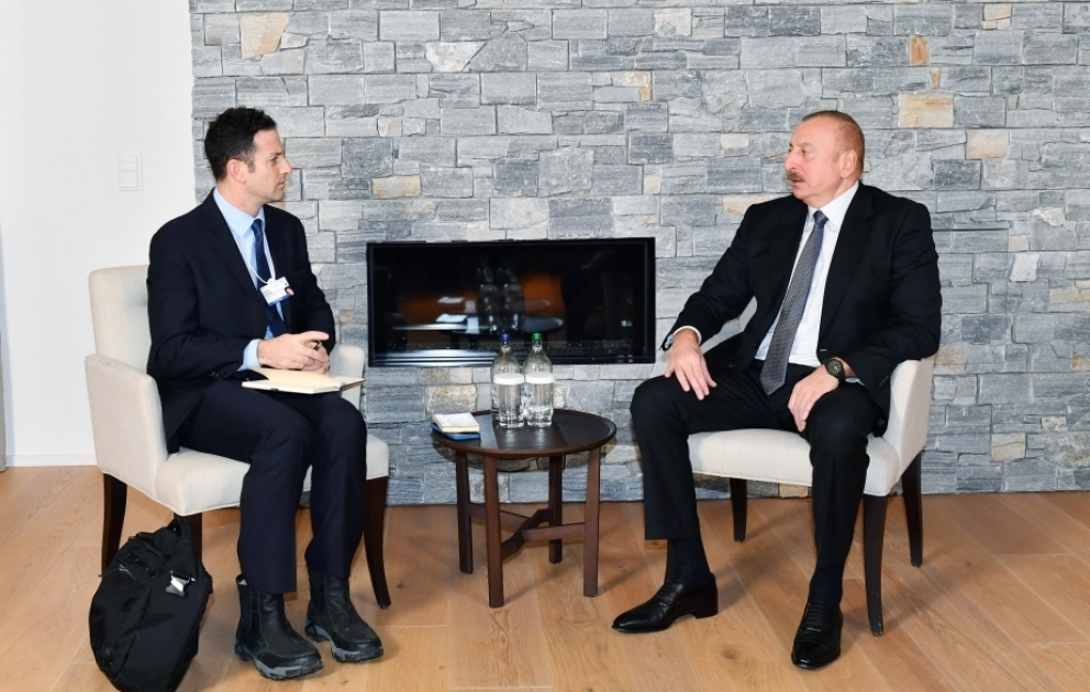Prezident İlham Əliyev Davosda “The Goldman Sachs Group Inc.” şirkətinin qlobal məsələlər üzrə prezidenti ilə görüşüb