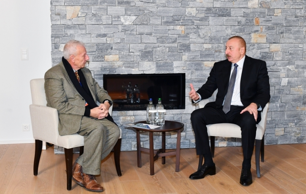 Präsident Ilham Aliyev trifft sich mit CEO von “Kromatix SA“ in Davos