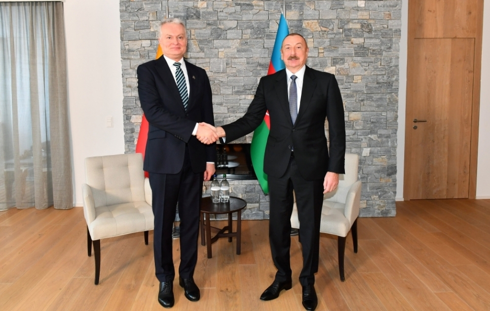 Les présidents azerbaïdjanais et lituanien s’entretiennent à Davos