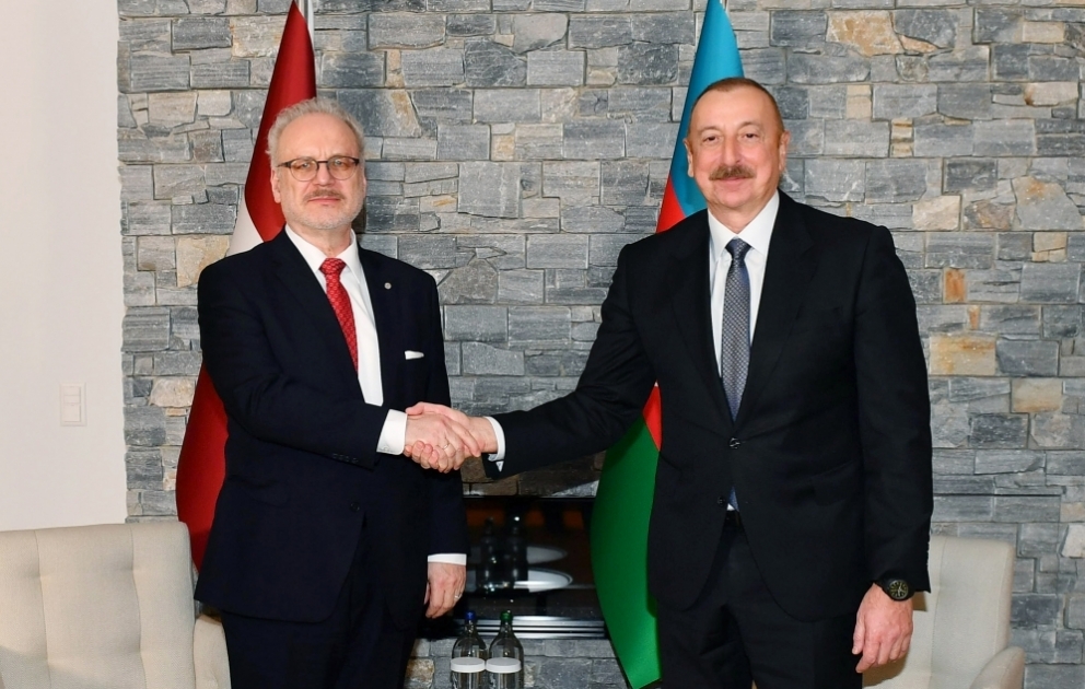 Davos: Präsident Ilham Aliyev trifft seinen lettischen Amtskollegen