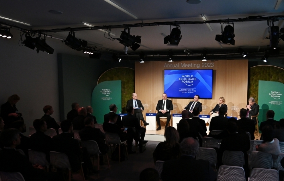Le président Ilham Aliyev prend part à un panel tenu en marge du Forum économique mondial