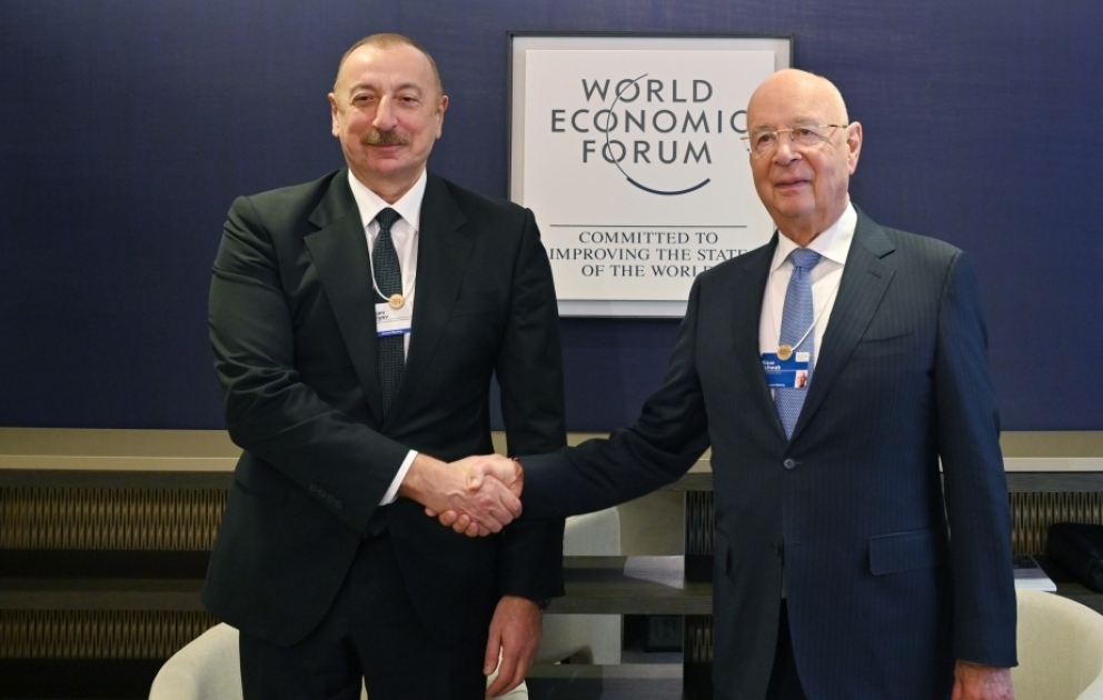 Treffen von Aserbaidschans Präsident Ilham Aliyev mit WWF-Präsident Klaus Schwab in Davos
