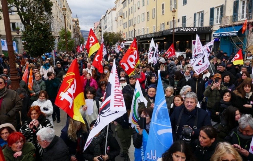 Fransada pensiya islahatına qarşı nümayişdə 2 milyon etirazçı iştirak edib