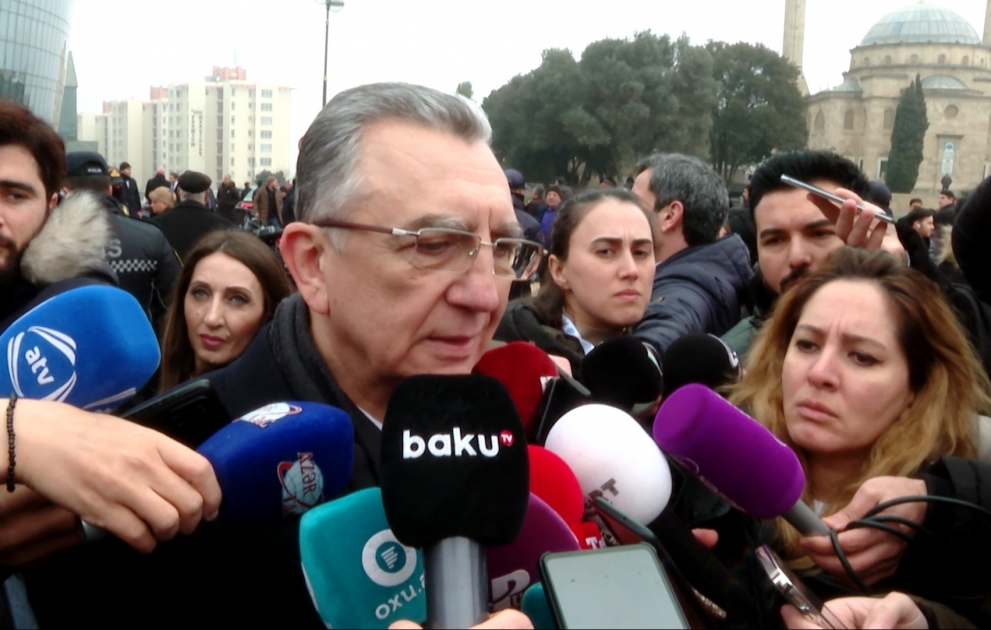 Eldar Əzizov: Nərimanov rayonundakı Cümə məscidində təmir işləri tamamlanmaq üzrədir