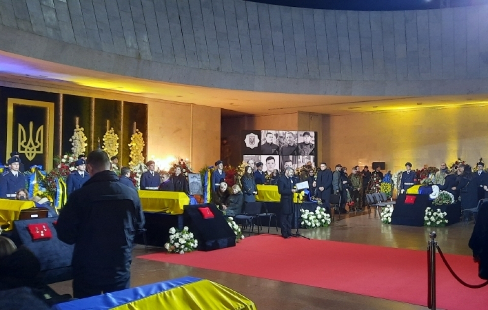 Brovarıda helikopter qəzasında həlak olanlarla vida mərasimi təşkil edilib