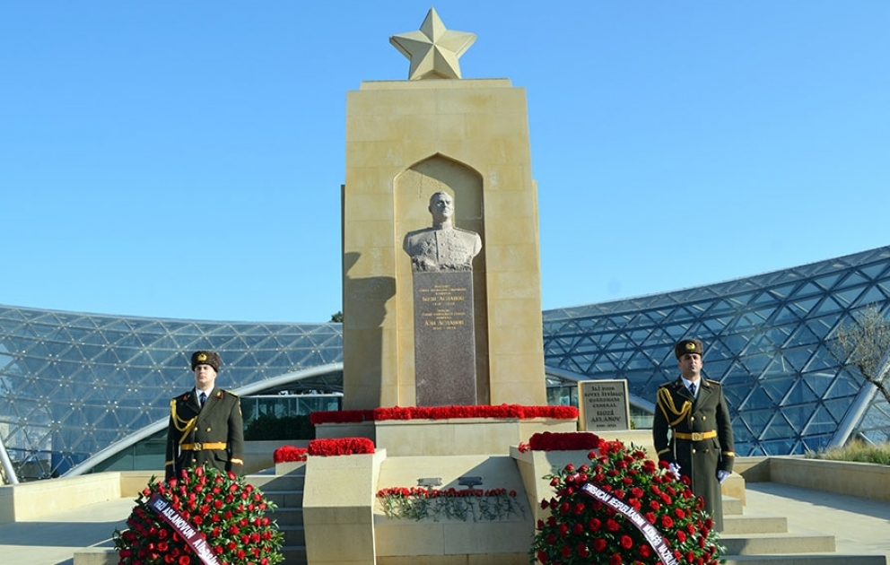 Отмечено 113-летие со дня рождения выдающегося полководца Ази Асланова