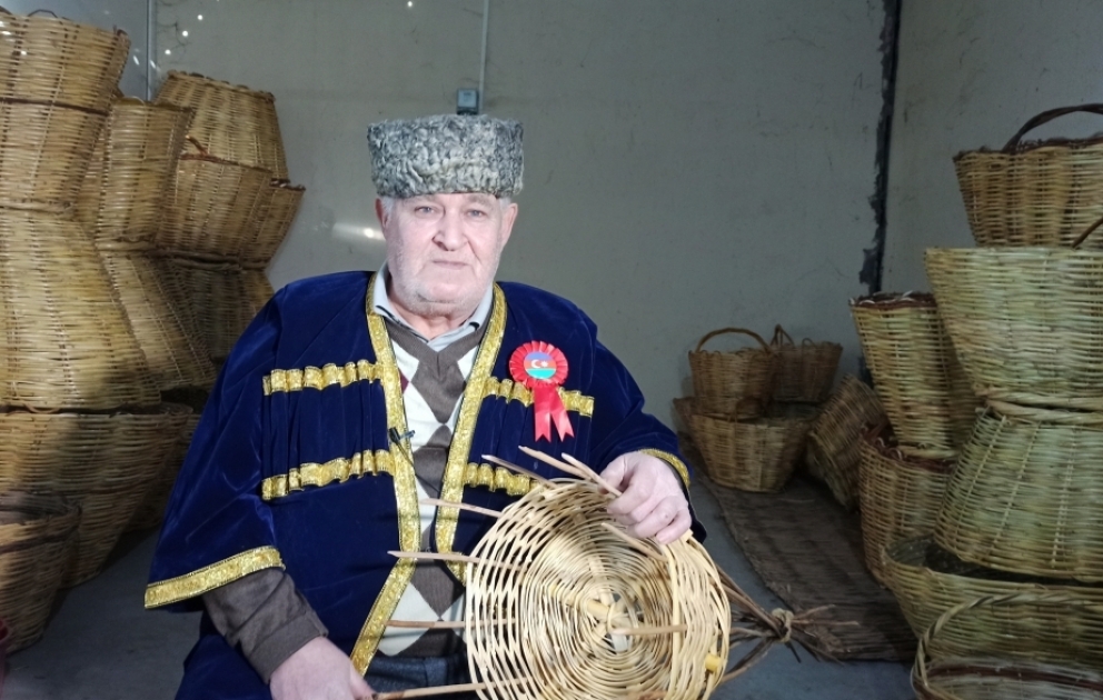 “Bu səbətlə hara getsəm, hamı bilir ki, gəncəliyəm” – səbət ustası