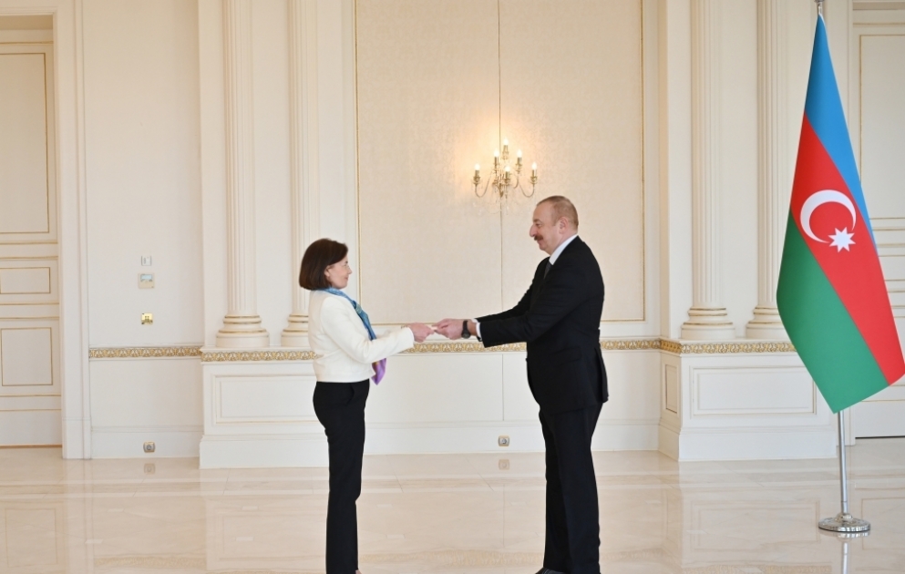 Le président Ilham Aliyev reçoit les lettres de créance de la nouvelle ambassadrice de France en Azerbaïdjan