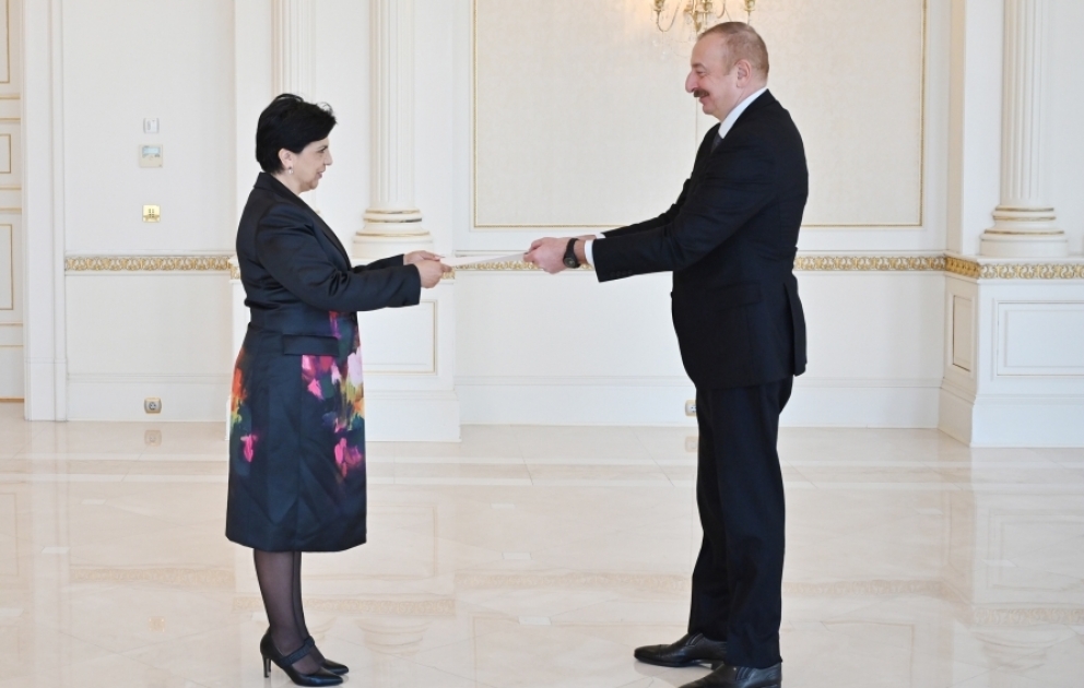 Le président Ilham Aliyev reçoit les lettres de créance de la nouvelle ambassadrice du Mexique en Azerbaïdjan