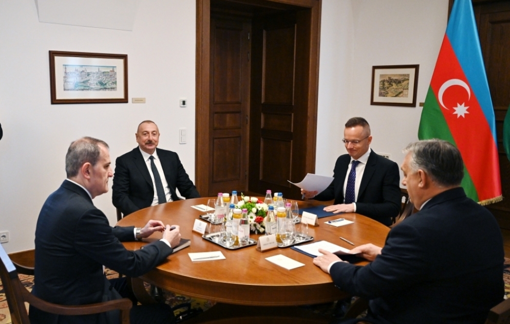 Azərbaycan Prezidenti İlham Əliyevin Macarıstanın Baş naziri Viktor Orban ilə məhdud tərkibdə görüşü olub