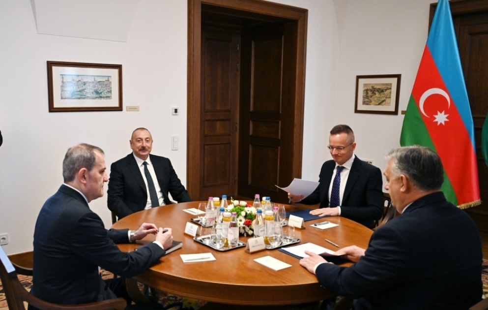 Präsident Ilham Aliyev und Ministerpräsident von Ungarn Viktor Orbán treffen sich in engem Kreis