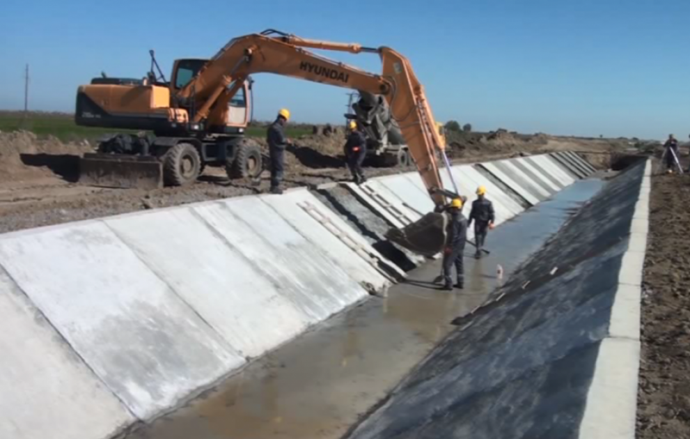 Biləsuvar, Ağdaş və Goranboyda torpaq kanallar beton üzlüyə alınır
