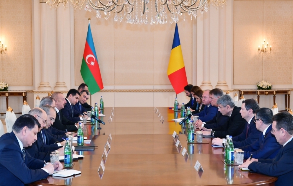 Les président azerbaïdjanais et roumain ont eu un entretien élargi aux délégations