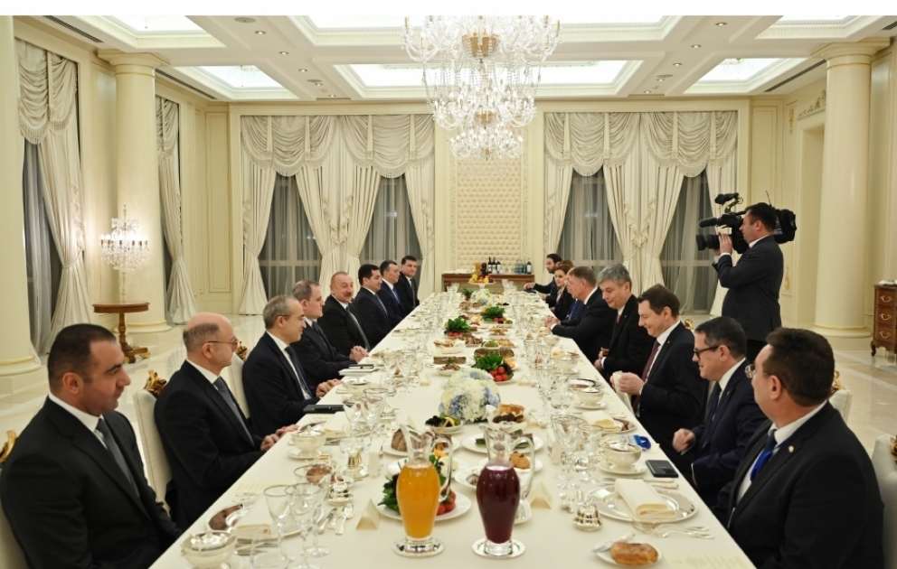 Un banquet officiel offert en l’honneur du président roumain
