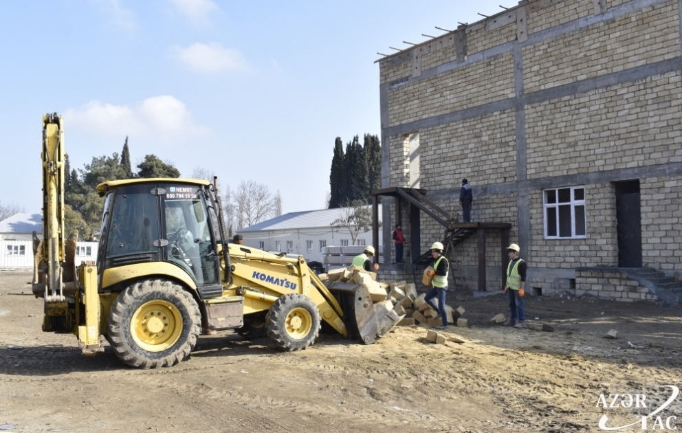 Ağdamın Mahrızlı kəndində inşa edilən məktəb binasında tikinti işləri yekunlaşmaq üzrədir
