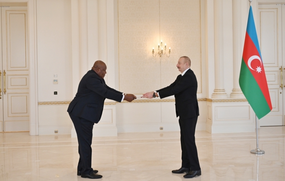 Le président de la République reçoit les lettres de créance du nouvel ambassadeur du Congo en Azerbaïdjan