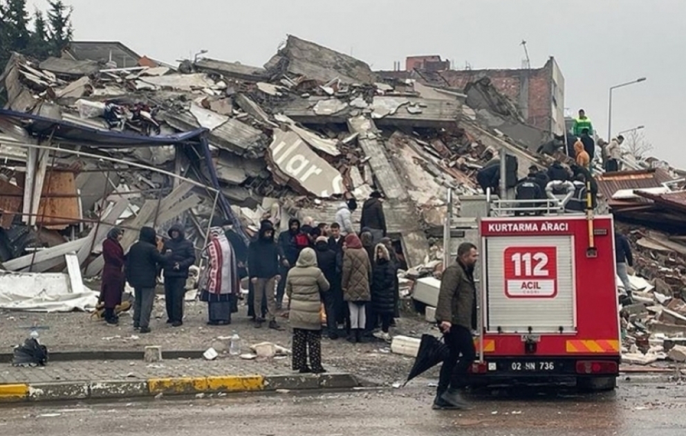 Séismes en Türkiye : le bilan s’alourdit à 5 894 morts