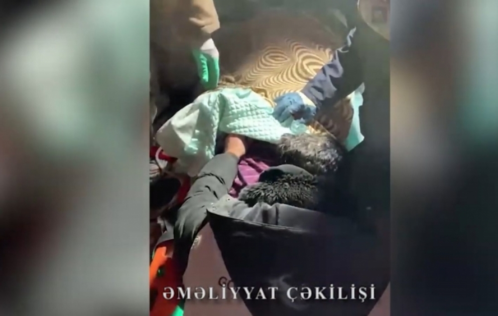 Türkiye : les secouristes azerbaïdjanais sauvent une femme restée sous les décombres durant 120 heures