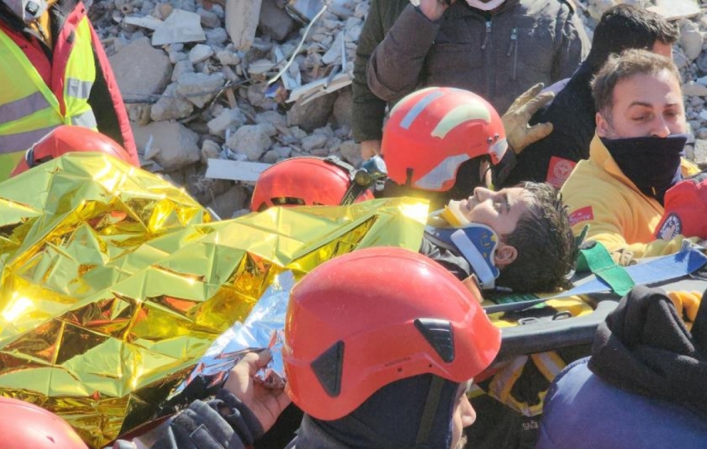 Zəlzələdən 152 saat sonra 7 yaşlı uşaq dağıntılar altından xilas edilib
