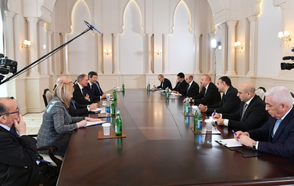 Präsident Ilham Aliyev empfängt italienische Delegation