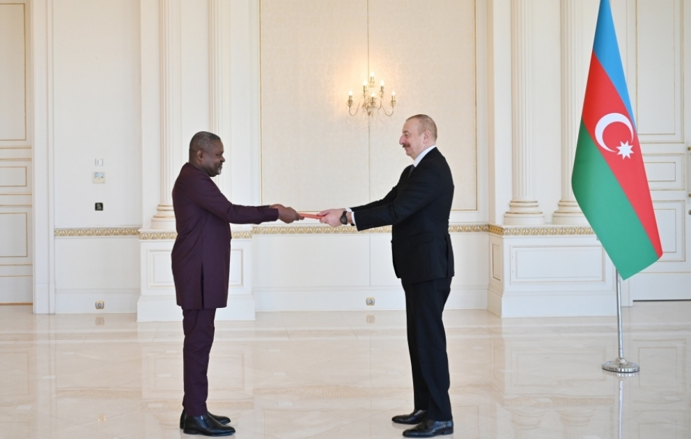 Präsident Ilham Aliyev nimmt Beglaubigungsschreiben des neuen Botschafters von Angola in Aserbaidschan entgegen