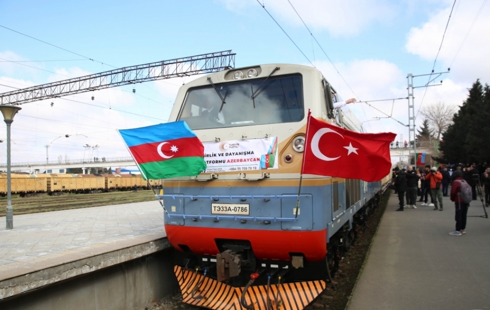 Bakı-Tbilisi-Qars dəmir yolu ilə Türkiyəyə yardım yola salınıb