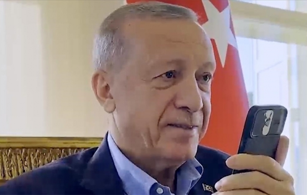 Prezident Ərdoğan zəlzələnin 248-ci saatında xilas edilən 17 yaşlı Aleyna Ölməzlə telefonla danışıb