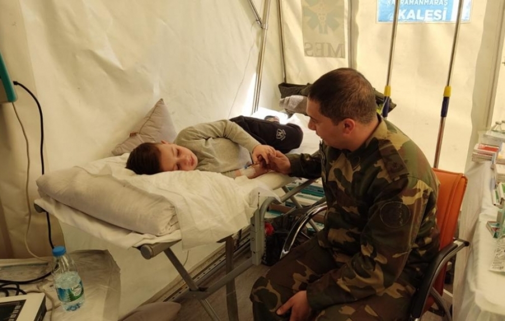 FHN-in Türkiyədəki mobil səhra hospitallarında 167-si azyaşlı olmaqla 930 nəfərə tibbi xidmət göstərilib