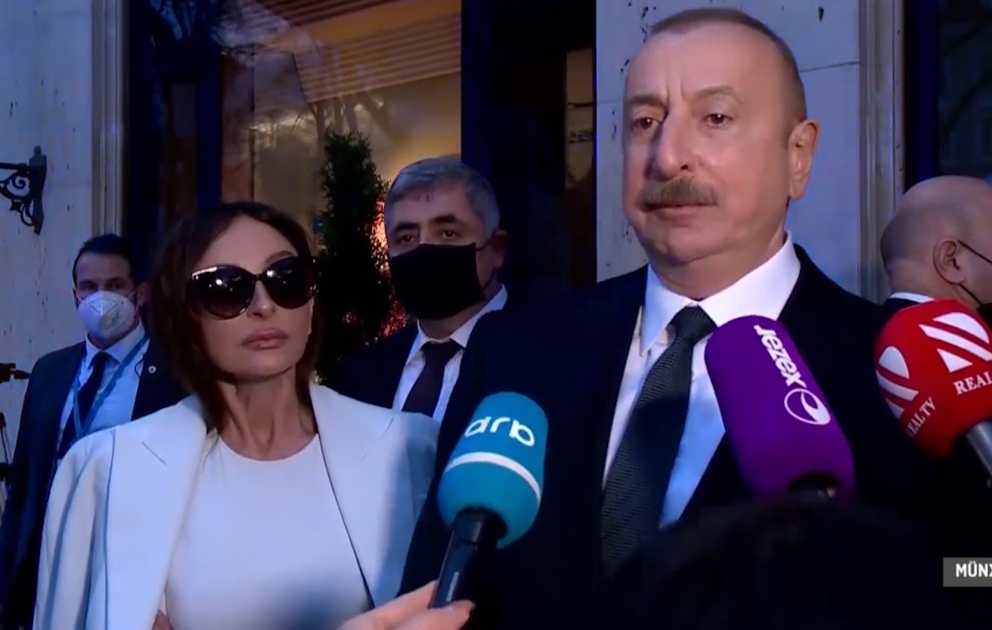 Президент Ильхам Алиев дал интервью в Мюнхене азербайджанским телеканалам
