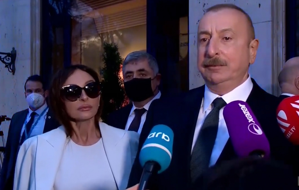 Prezident İlham Əliyev Münxendə Azərbaycan televiziya kanallarına müsahibə verib