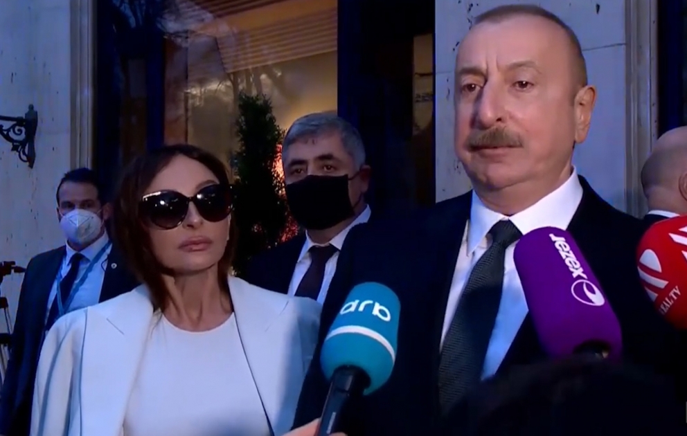 Le président Ilham Aliyev accorde une interview aux chaînes de télévision azerbaïdjanaises à Munich
