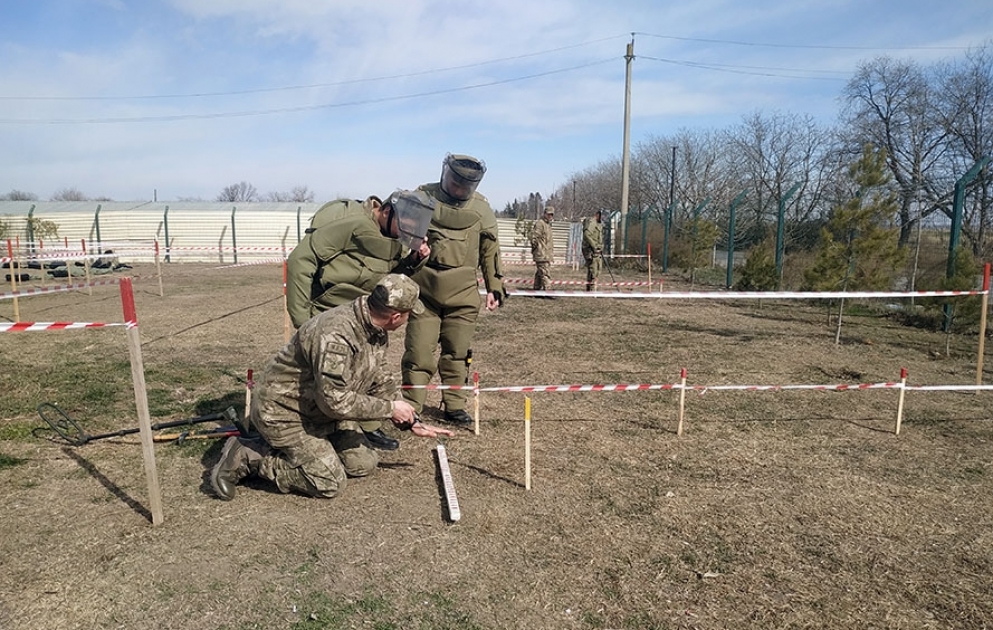 Engineering units conduct combat training classes