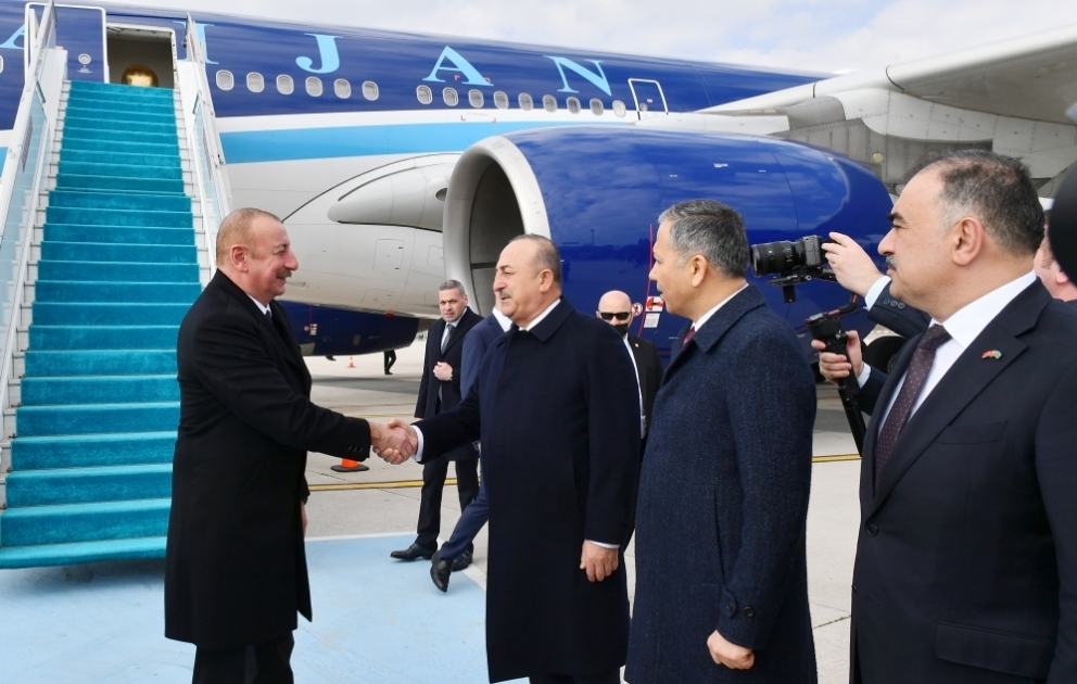 Prezident İlham Əliyev Türkiyəyə işgüzar səfərə gəlib