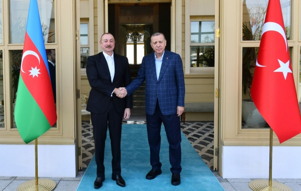 Präsident Ilham Aliyev und Präsident Recep Tayyip Erdogan treffen sich in Istanbul