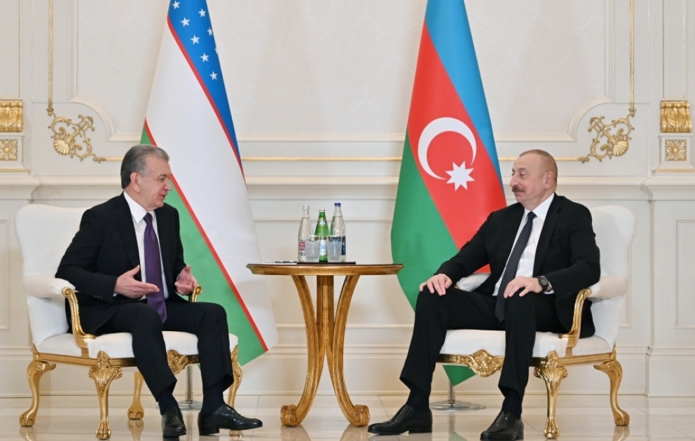 Le président Ilham Aliyev rencontre son homologue ouzbek Chavkat Mirzioïev