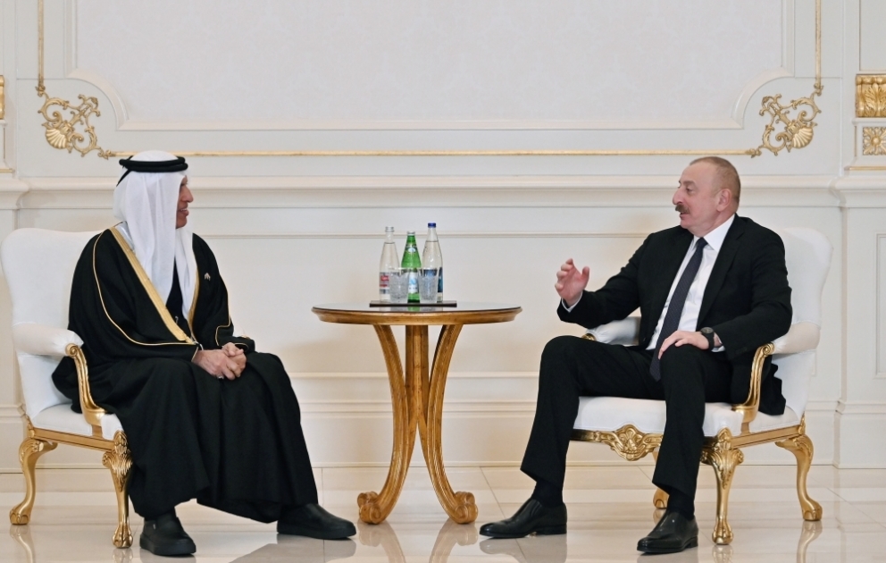 Le président Ilham Aliyev reçoit un membre du Conseil suprême des Émirats arabes unis