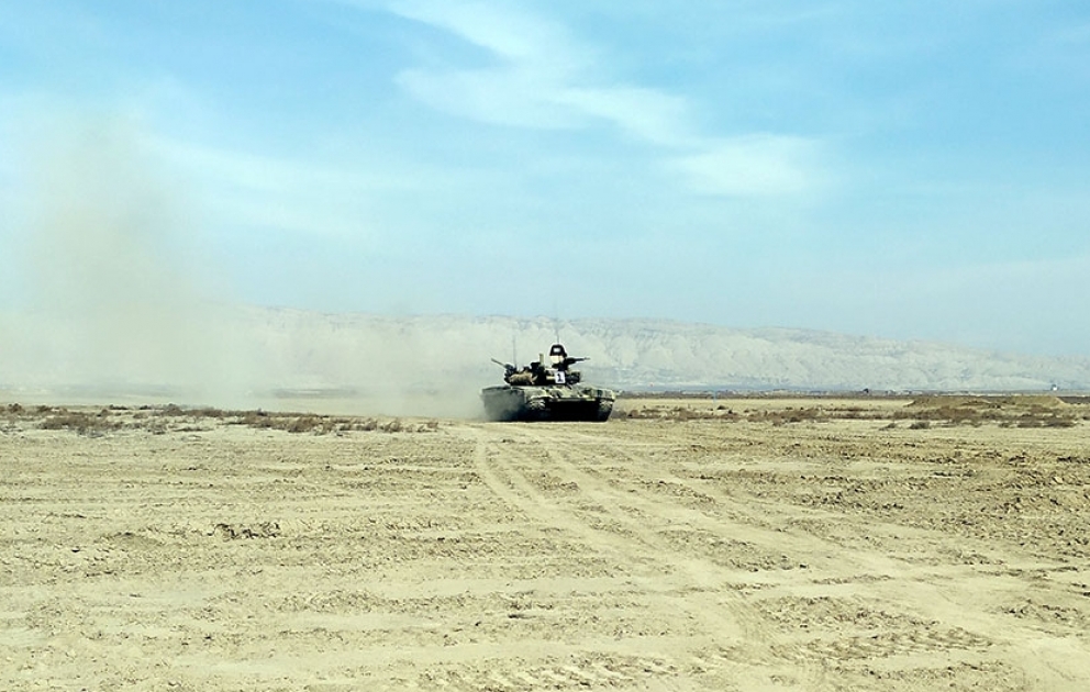 Tank bölmələrinin döyüş hazırlığı yoxlanılıb